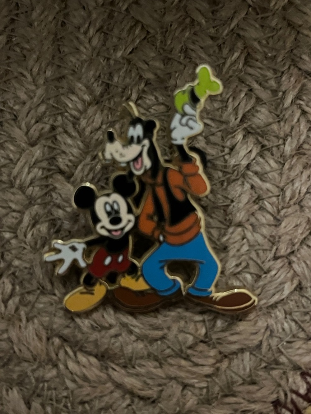 Disney Mickey & Goofy Enamel Pin - Best Friends 2006